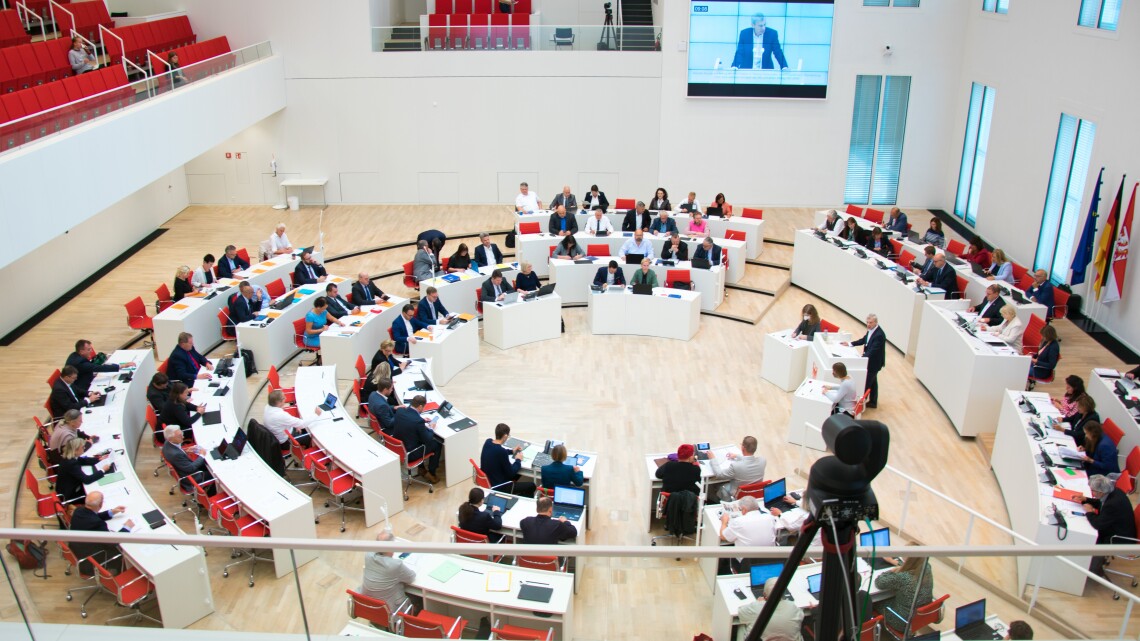 Blick in den Plenarsaal zu Beginn der Aktuellen Stunde auf Antrag der AfD-Fraktion