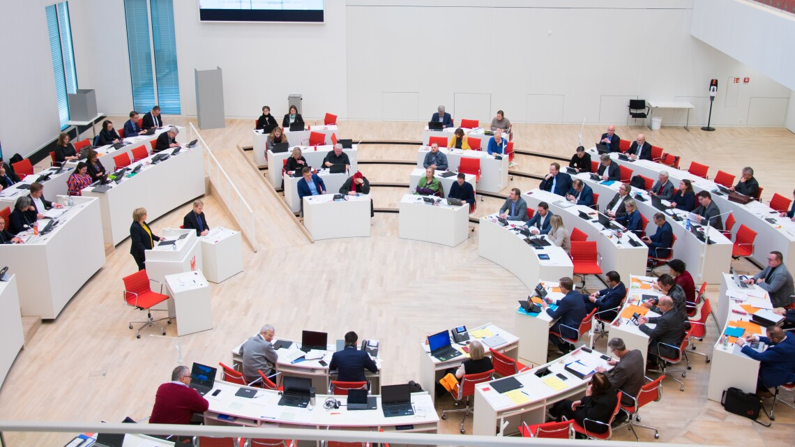 Blick in den Plenarsaal während der 2. Lesung zum Brandenburgischen Polizeibeauftragtengesetz