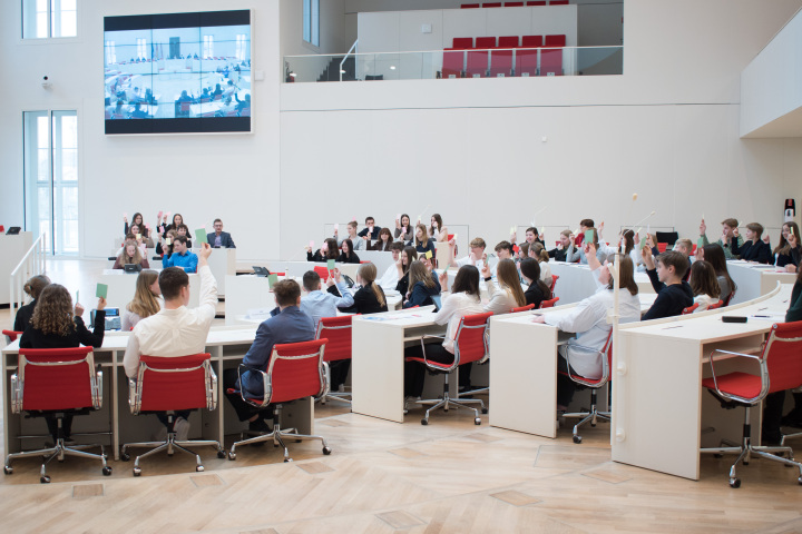 Abstimmung im Schülerparlament