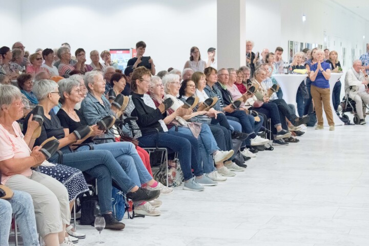 Impression der dritten Veranstaltung „Kunst zur Zeit“ mit der Fercher ObstkistenBühne