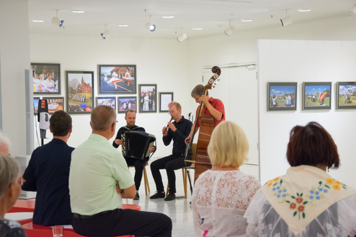 Musikalischer Beitrag zur Ausstellungseröffnung mit Serbska Reja