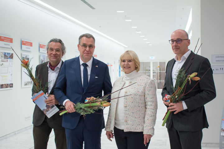 V. l. n. r.: Präsident der Architektenkammer Dipl.-Ing. Andreas Rieger, Minister für Infrastruktur und Landesplanung Rainer Genilke, Landtagspräsidentin Prof. Dr. Ulrike Liedtke und der Präsident der Ingenieurkammer Dipl.-Ing. Matthias Krebs