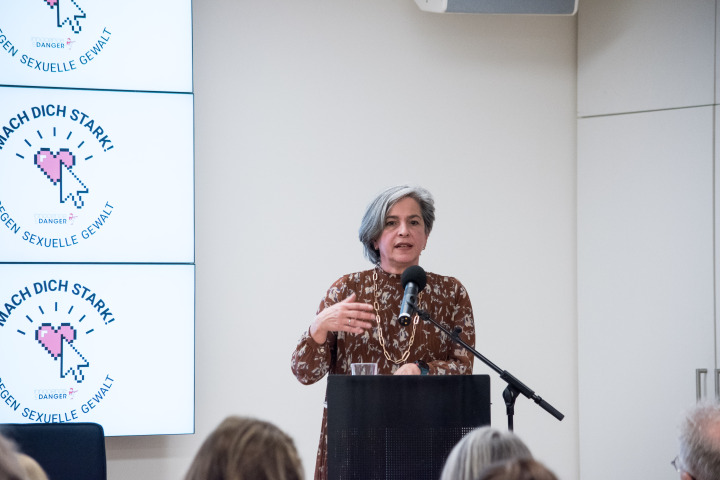 Begrüßung der Landtagsvizepräsidentin Barbara Richstein zur Ausstellungseröffnung