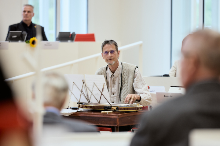 Musikalischer Auftakt zur Festveranstaltung durch den Zitherspieler Lars Boese.