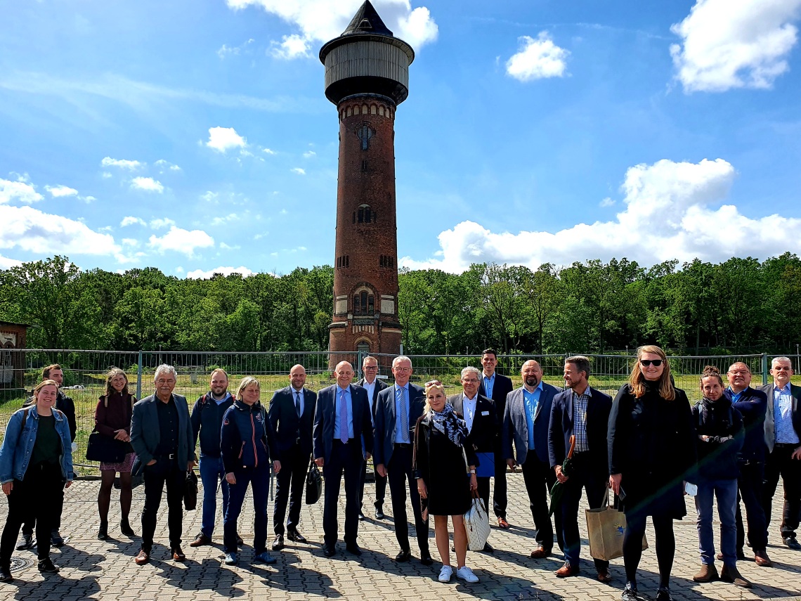 Ausschussmitglieder am Wasserturm Elstal