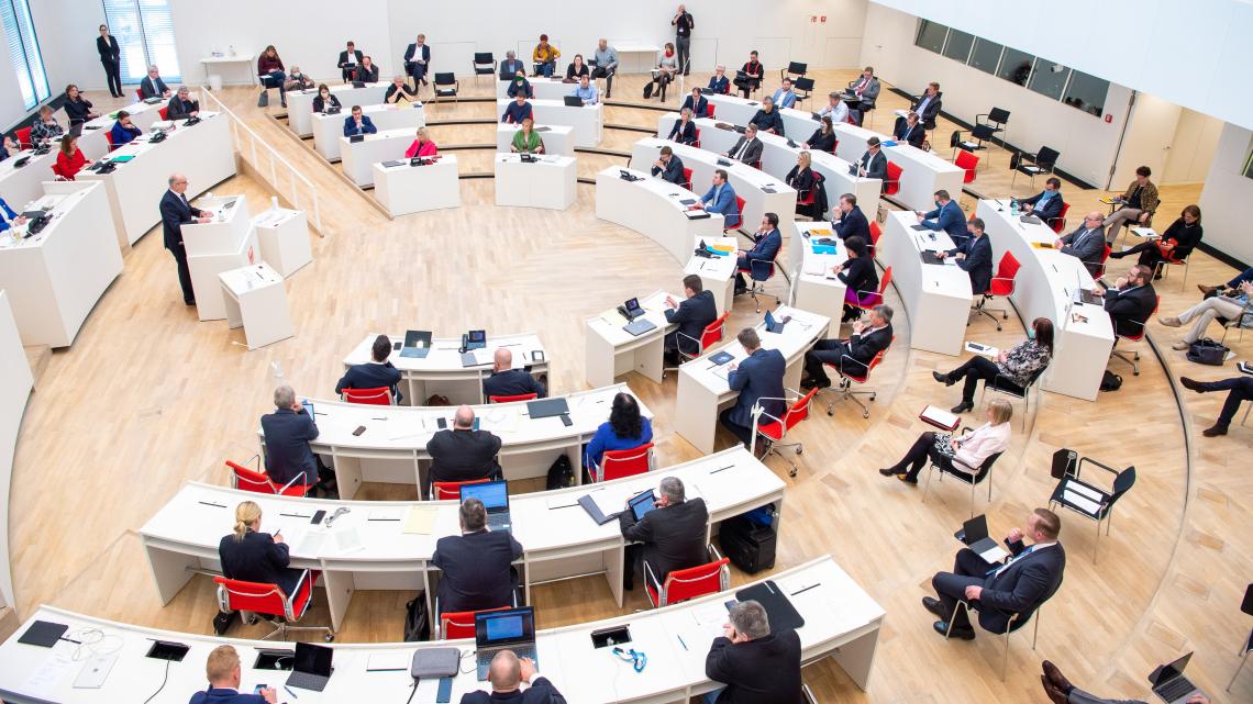 Blick in den Plenarsaal während der 11. Sitzung des Landtages