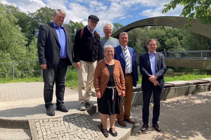 Gruppenbild mit Mitgliedern des Ausschusses für Europaangelegenheiten und Entwicklungspolitik
