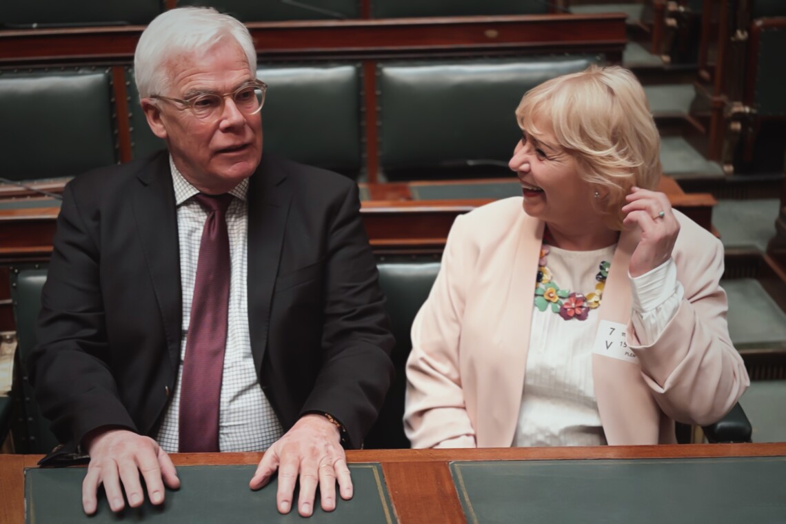 Landtagspräsidentin Prof. Dr. Ulrike Liedtke (r.) im Gespräch mit Pim van Ballekom (l.), Mitglied des niederländischen Senats und Vizepräsident des Benelux-Parlaments