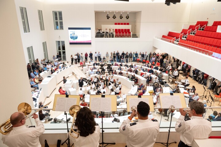 Konzert des Landespolizeiorchesters Brandenburg zum Abschluss im Plenarsaal.