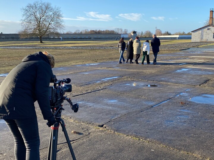 Bei den Filmaufnahmen in der Gedenkstätte Sachsenhausen. 