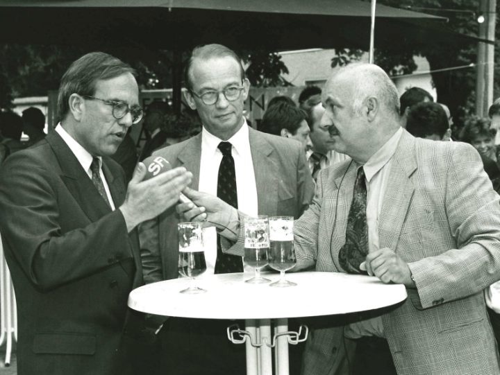Verfassungsfest im Landtag am 14. Juni 1992; links: Ulf Fink, CDU-Landesvorsitzender; Mitte: Dr. Hans-Otto Bräutigam (parteilos), Minister der Justiz und Bevollmächtigter der Landesregierung beim Bund