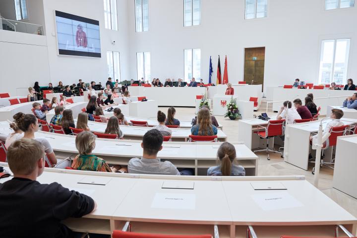 Blick in den Plenarsaal während der Begrüßung zur Preisverleihung