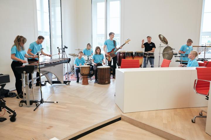 Musikalischer Auftakt durch die Drum People der Kunst- und Musikschule Schwedt/Oder