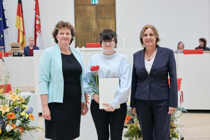 Die Preisträgerin Karolina Biermann von der Geschwister-Scholl-Schule Gesamtschule Zossen, OT Dabendorf