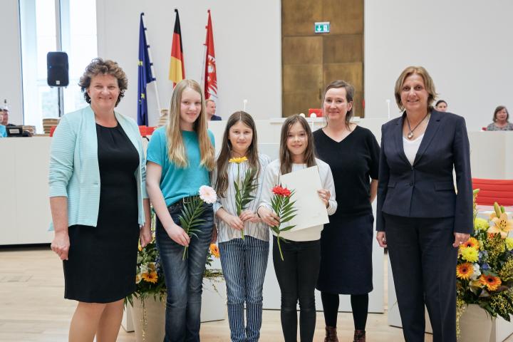 Die Preisträgerinnen der Montessorischule Niederbarnim Grundschule Bernau