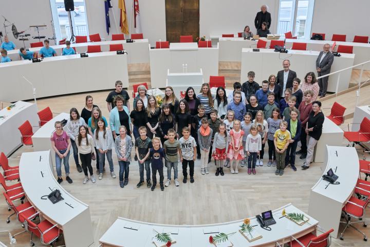 Gruppenfoto aller Preisträgerinnen und Preisträger des 66. Europäischen Wettbewerb
