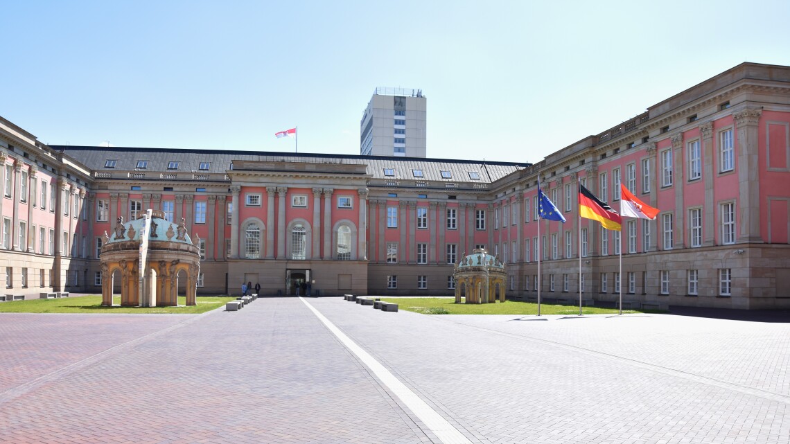Blick in den Innenhof des Landtages Brandenburg