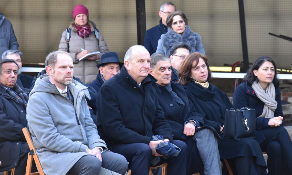 Landtagsvizepräsidentin Barbara Richstein (1. Reihe 2. v. r.), (v. l. n.r.) Axel Drecoll, Direktor der Stiftung Brandenburgische Gedenkstätten, Dr. Dietmar Woidke, Ministerpräsident des Landes Brandenburg und Romani Rose, Vorsitzender des Zentralrates Deutscher Sinti und Roma während der Gedenkstunde an der „Station Z“ in der Gedenkstätte Sachsenhausen.