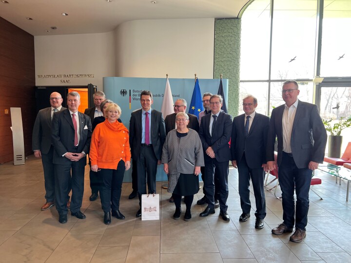 Besuch der Delegation in der Deutschen Botschaft in Warschau.