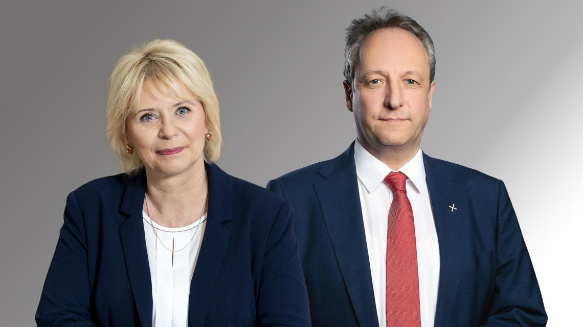 Landtagspräsidentin Prof. Dr. Ulrike Liedtke (l.) und der Bischof der Evangelischen Kirche Berlin-Brandenburg-schlesische Oberlausitz (EKBO) Dr. Christian Stäblein (r.)