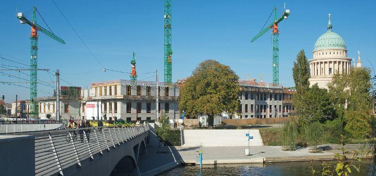 Blick auf die Landtagsbaustelle von der Freundschaftsinsel