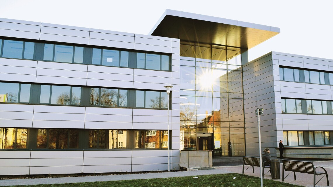 Medizinische Universität Lausitz – Carl Thiem, Carl-Thiem-Klinikum, Haupteingang