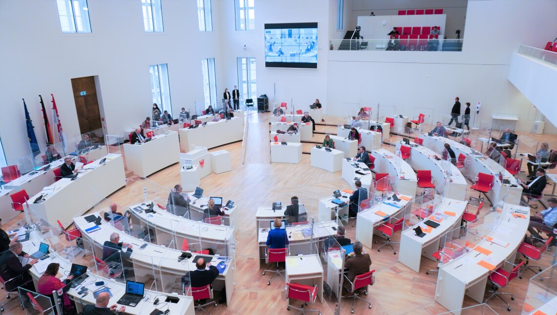 Blick in den Plenarsaal während der Verkündung des Ergebnisses der Wahl der Mitglieder für die 17. Bundesversammlung.