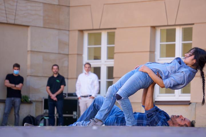 Profitänzer Daniel Abreu (Madrid) und Profitänzerin Carmen Fumero bei der Choreographie „Más o menos inquieto“