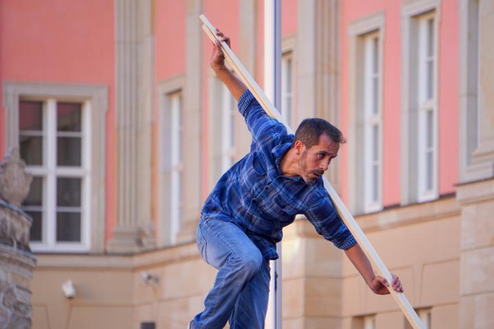 Profitänzer Daniel Abreu bei der Choreographie „Más o menos inquieto“