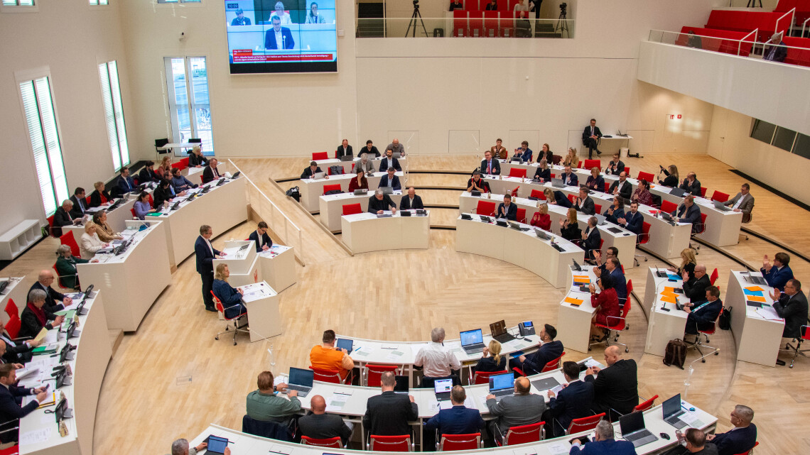 Blick in den Plenarsaal zu Beginn der Aktuellen Stunde auf Antrag der CDU-Fraktion in der 23. Sitzung des Landtages Brandenburg.