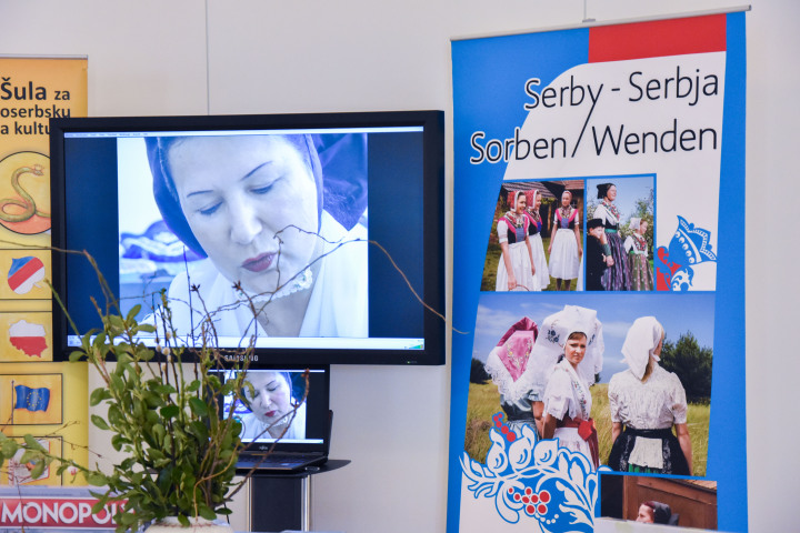 Impression der Präsentation der sorbischen/wendischen Osterbräuche in der Lobby des Landtages