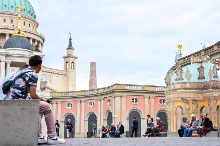 Impression aus dem Innenhof des Landtages vor der Aufführung von der Potsdamer Theaterschatulle