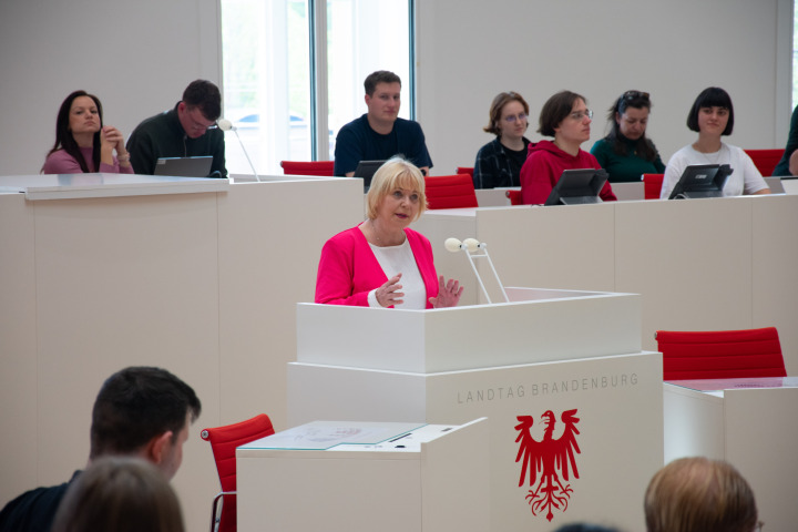 Landtagspräsidentin Prof. Dr. Ulrike Liedtke während des Grußwortes