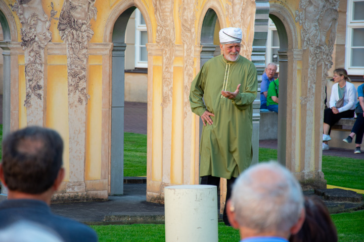 Theater Poetenpack, Teo Vadersen und Stephan Schill präsentieren in einer szenischen Lesung die Ringparabel aus Lessings „Nathan der Weise“ zur fünften Veranstaltung „Kunst zur Zeit 2025“