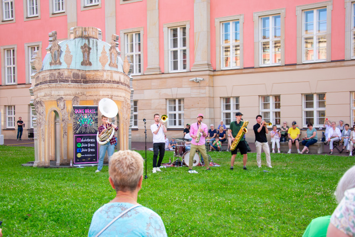 Brassband „Duke Brass“ aus Kleinmachnow begeisterten die Gäste der zweiten Veranstaltung „Kunst zur Zeit 2024“