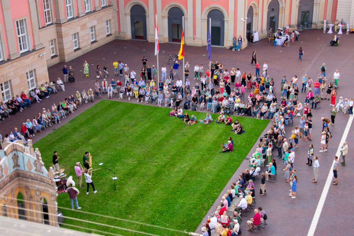 Blick von der Dachterrasse des Landtages zu Beginn der zweiten Veranstaltung „Kunst zur Zeit 2024“