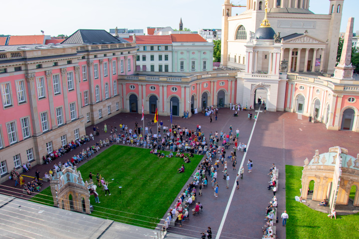 Blick von der Dachterrasse des Landtages zu Beginn der zweiten Veranstaltung „Kunst zur Zeit 2024“