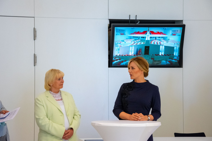 Grußwort der Präsidentin des Sejmiks der Woiwodschaft Lubuskie Anna Synowiec (l.)