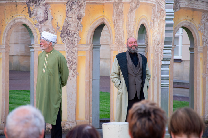 Theater Poetenpack, Teo Vadersen und Stephan Schill präsentieren in einer szenischen Lesung die Ringparabel aus Lessings „Nathan der Weise“ zur fünften Veranstaltung „Kunst zur Zeit 2025“