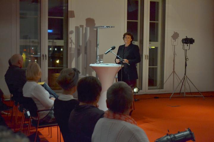 Landtagspräsidentin Britta Stark begrüßt die Gäste zur Veranstaltung.