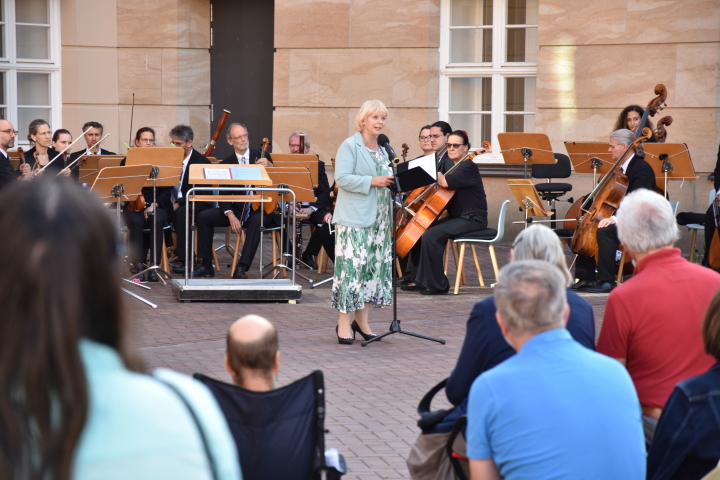 Begrüßung zur Auftaktveranstaltung der Reihe „Kunst zur Zeit“ durch die Landtagspräsidentin Prof. Dr. Ulrike Liedtke