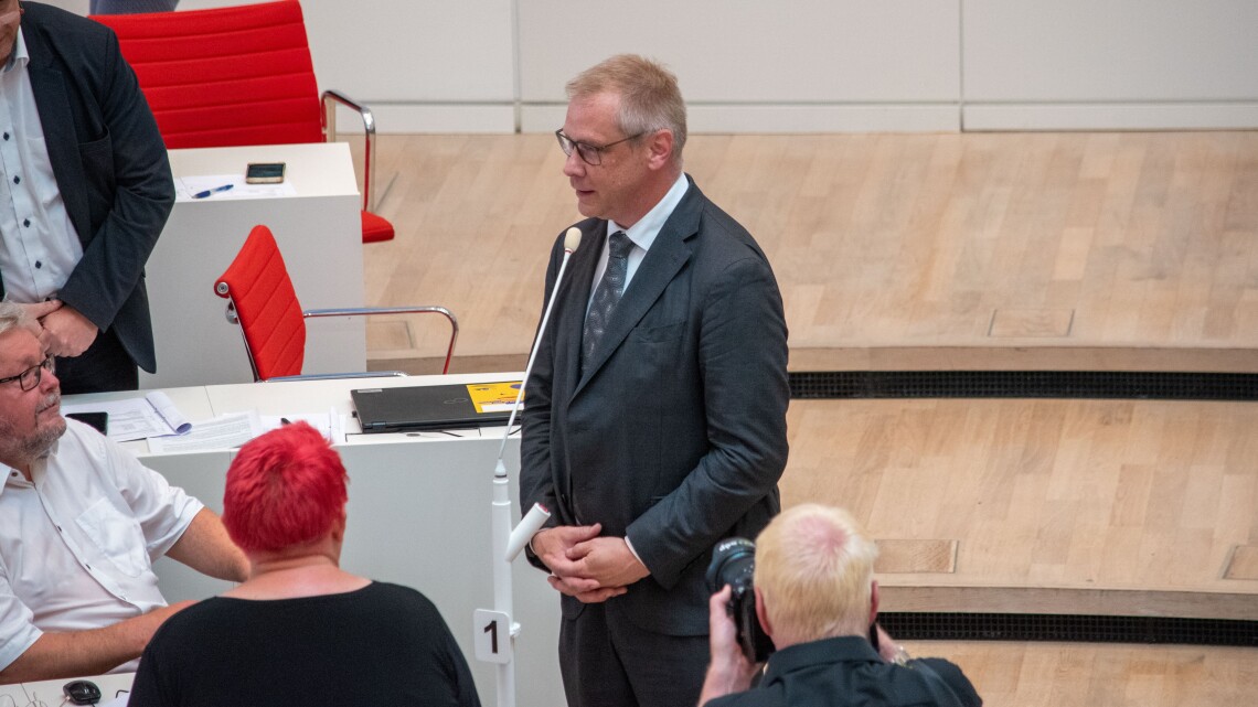 Andreas Büttner, der gewählte Beauftragte zur Bekämpfung des Antisemitismus, nahm die Wahl vor dem Plenum an.