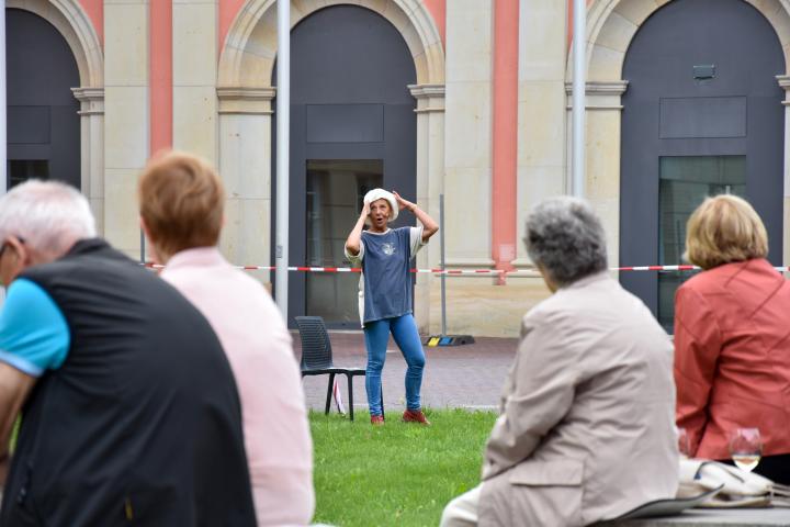 Milla Lozanskor präsentierte die Geschichte „Die drei Brüder und das Glück“.