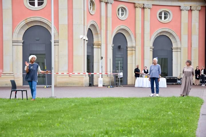 Milla Lozanskor präsentierte die Geschichte „Die drei Brüder und das Glück“.