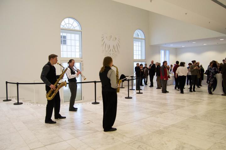 Musikalischer Ausklang der Ausstellungseröffnung durch das Saxophon Trio Les Connaisseurs.
