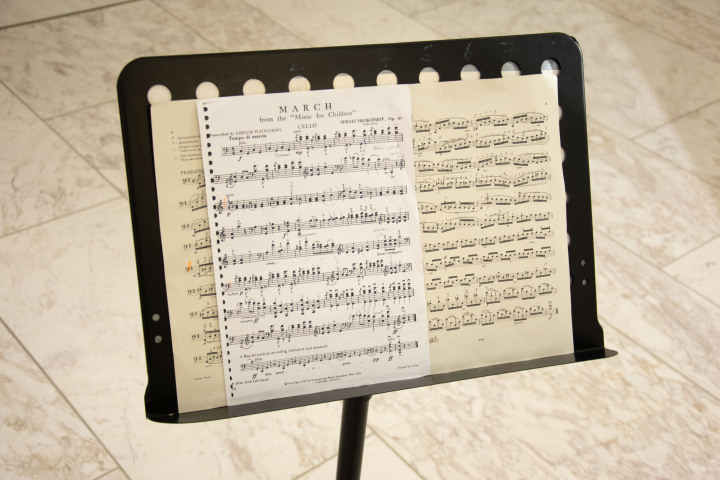 Noten des musikalischen Ausklangs: Marsch aus „Musik für Kinder“ op. 65 von Sergej Prokofiev