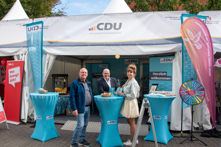Informationszelt der CDU-Fraktion auf dem Brandenburg-Tag in Perleberg