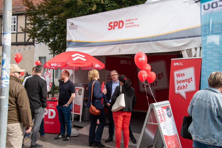Informationszelt der SPD-Fraktion auf dem Brandenburg-Tag in Perleberg