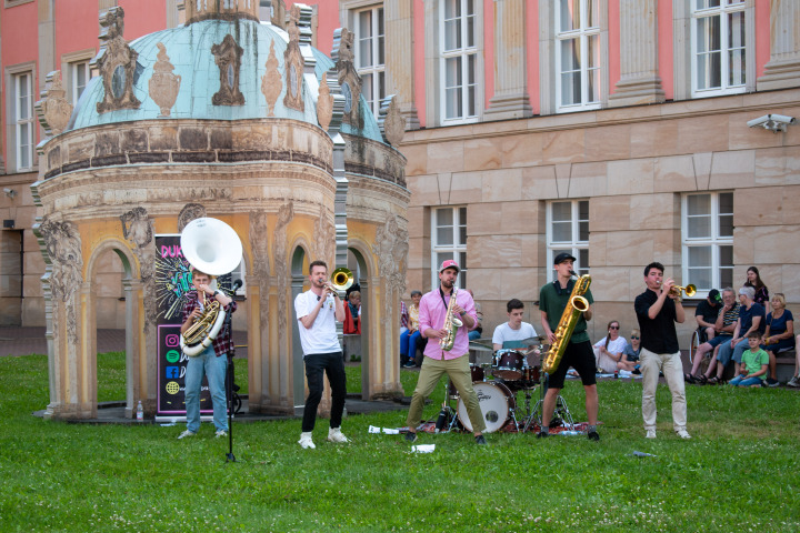 Brassband „Duke Brass“ aus Kleinmachnow begeisterten die Gäste der zweiten Veranstaltung „Kunst zur Zeit 2024“