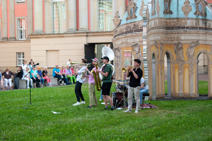 Brassband „Duke Brass“ aus Kleinmachnow begeisterten die Gäste der zweiten Veranstaltung „Kunst zur Zeit 2024“